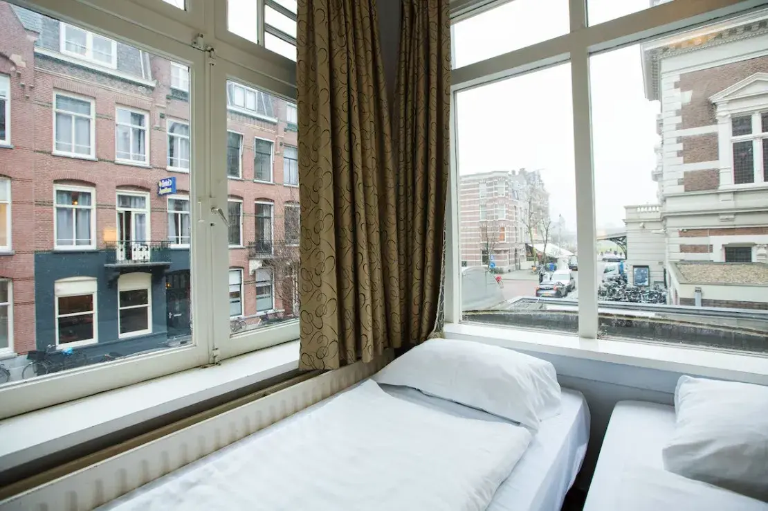 Kamer in Trianon Hotel Amsterdam met uitzicht over Amsterdam